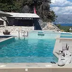 Tamara,3 Heated Pools, Entire For Sole Use Škrip